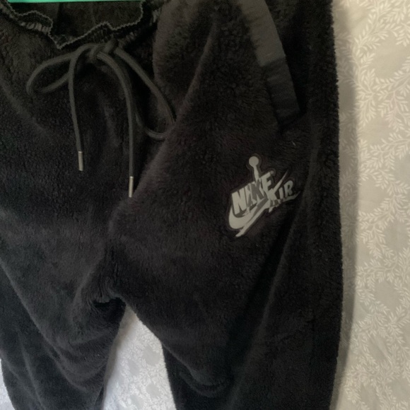 Air Jordan Women’s Black Sherpa Joggers - Picture 3 of 7